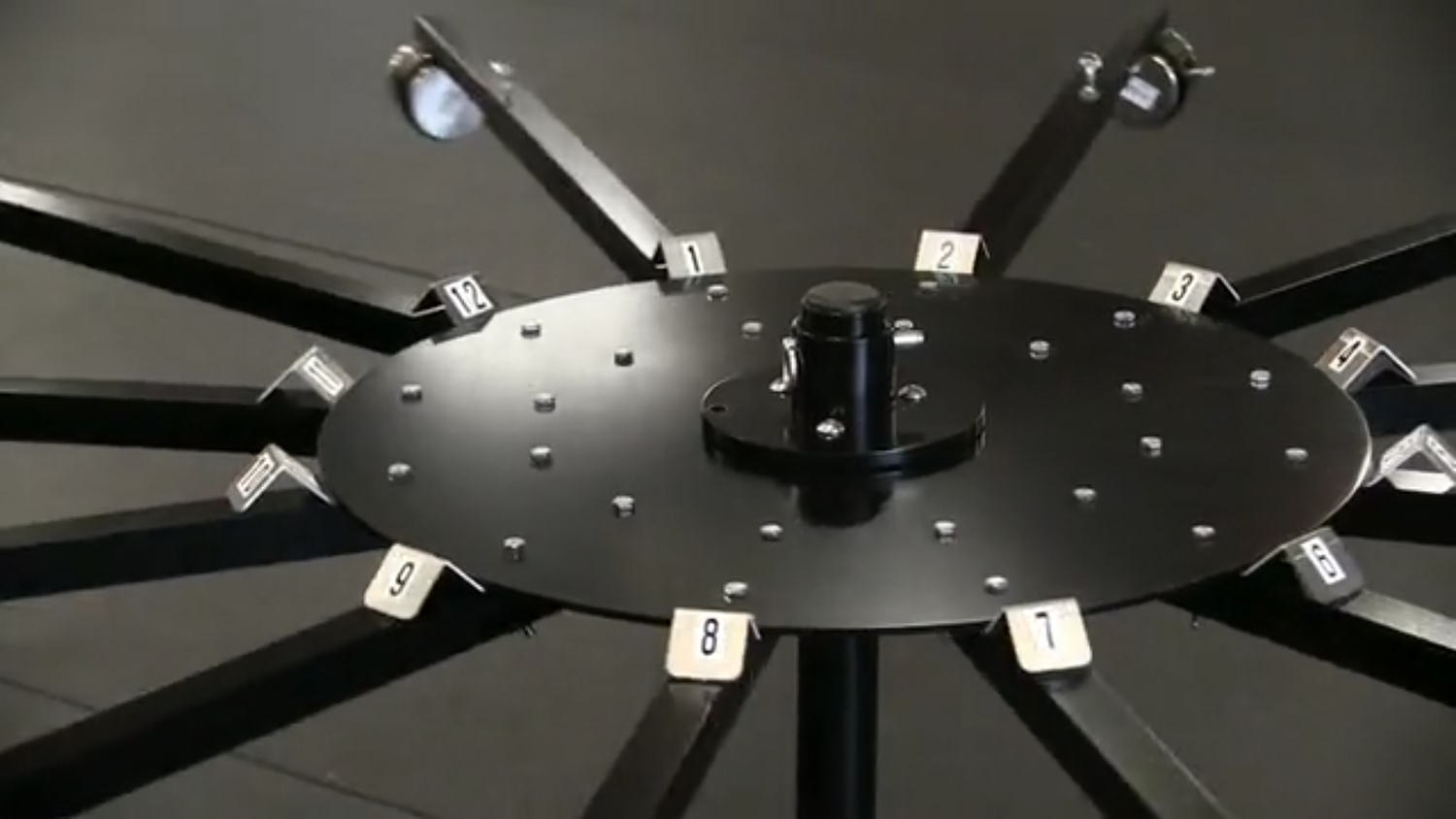 Load video: Video tutorial - Patent Pending Locking Spinner Hub