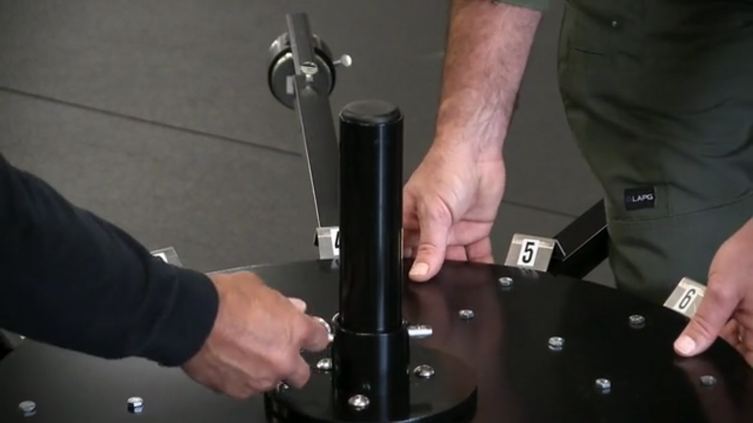 Load video: Video tutorial - Easy to adjust the height