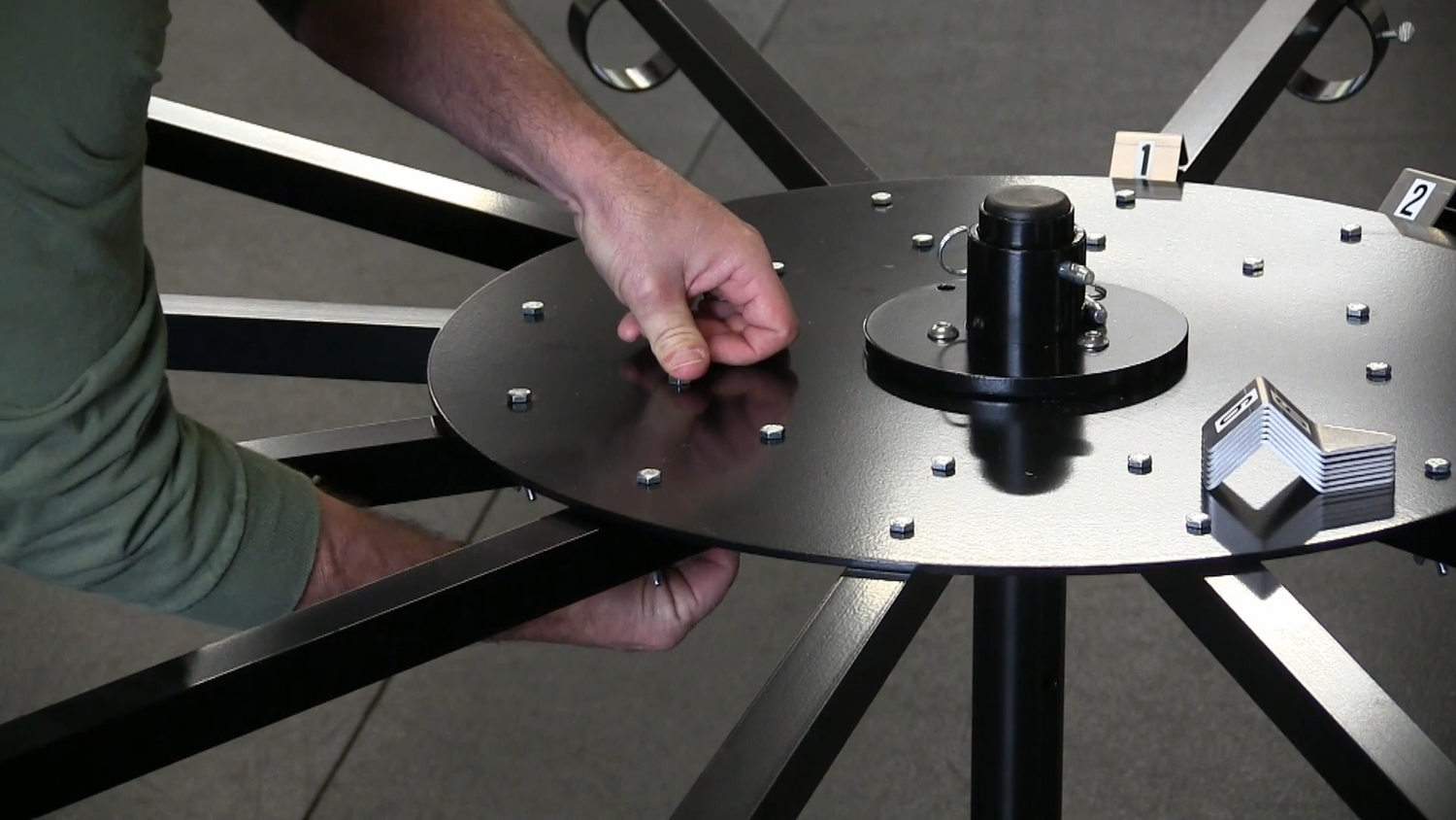 Load video: Video tutorial - Easy to add or remove arms