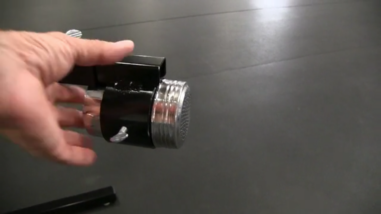 Load video: Video tutorial - Easy to adjust the length of the arms